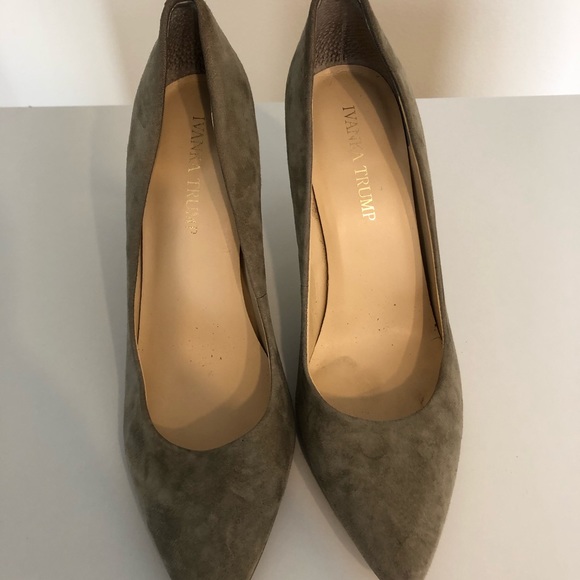 Ivanka Trump Suede Olive Green Heels Size 8.5 - Picture 2 of 3